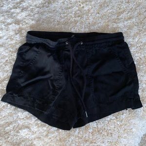 H&M: black flowy shorts size small
